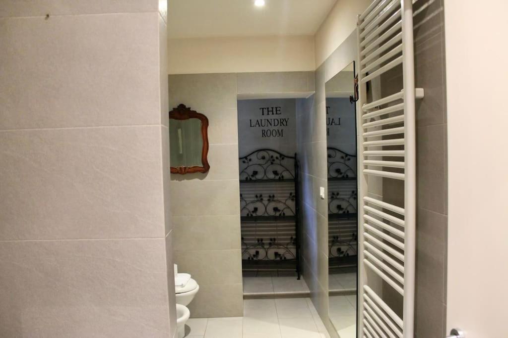 Modern 3Br Near Santa Maria Novella Station Apartment ฟลอเรนซ์ ภายนอก รูปภาพ